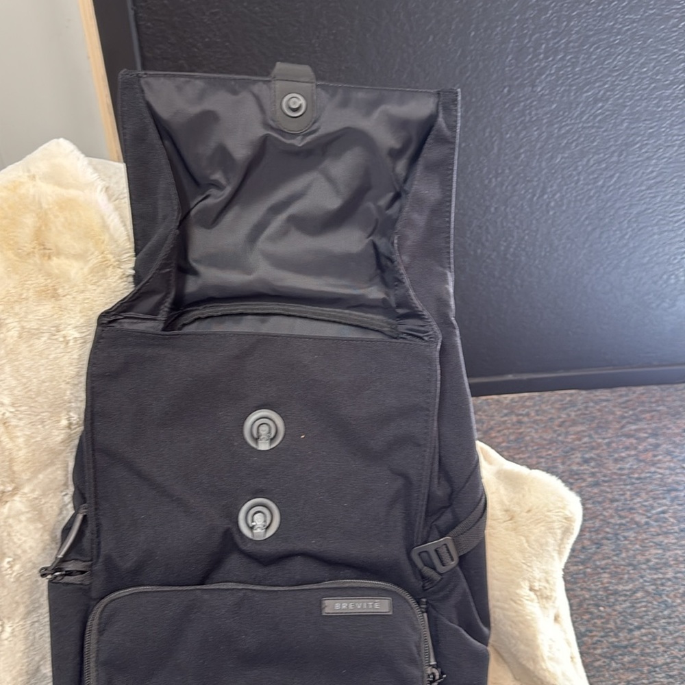 Brevite The Runner Camera Backpack - image 2